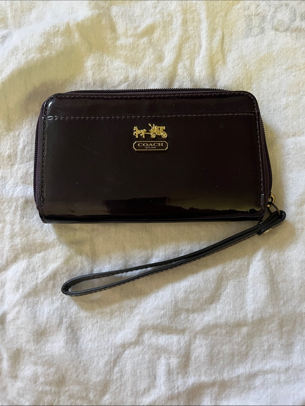 Coach Glossy Patent Wristlet - Dark Plum